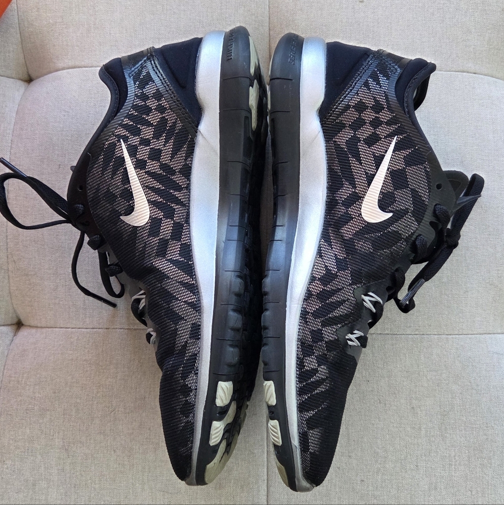 Nike Free 5.0 Black Metallic Sneakers Womens 7.5 TR Fit 5 Chic Athleisure Shoes - Picture 9 of 14
